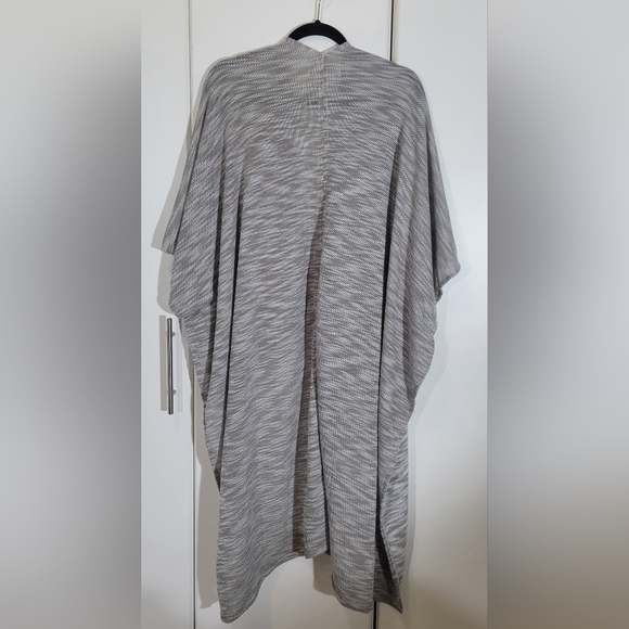 BCBGeneration Kimono/ Long Open Cardigan - Picture 2 of 6
